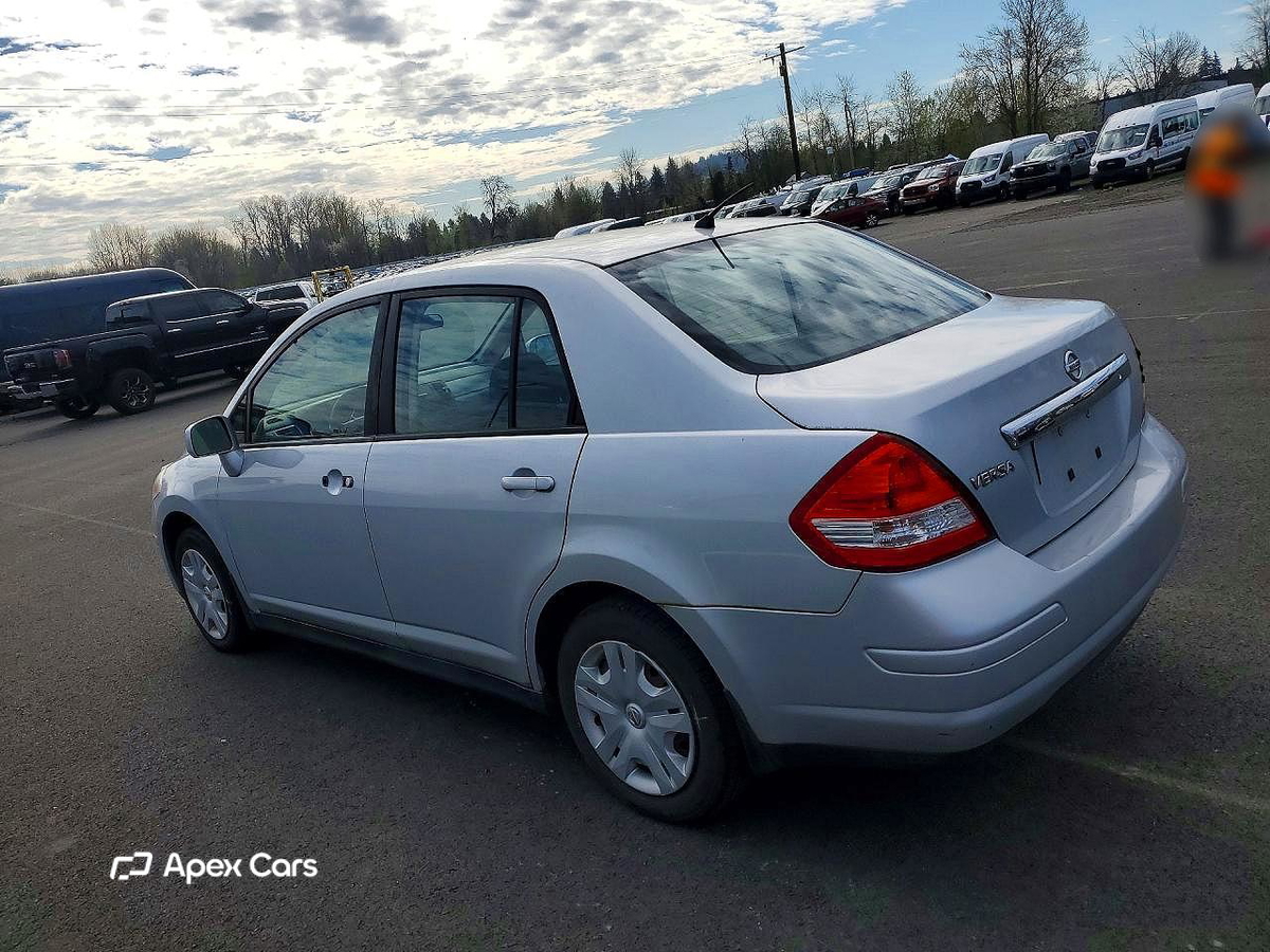 Nissan Versa 2011