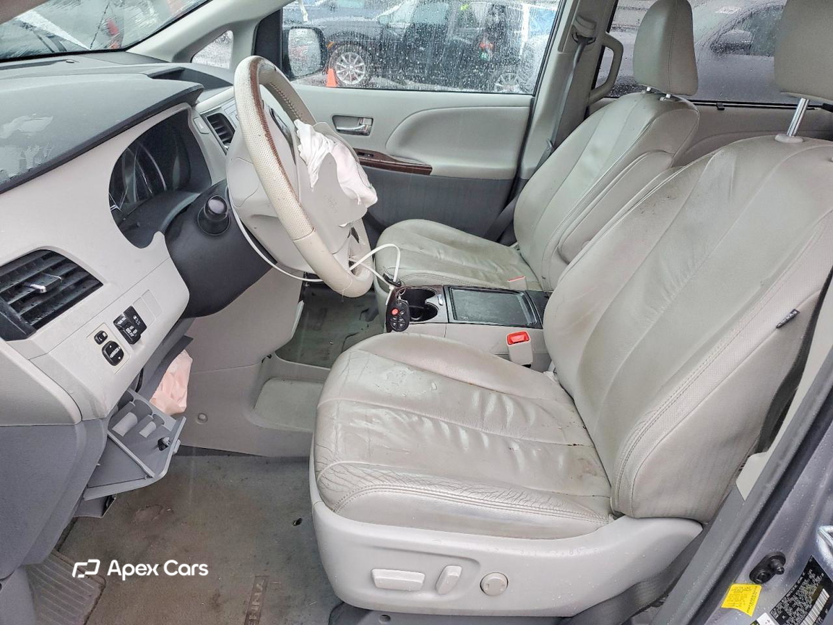Toyota Sienna 2012
