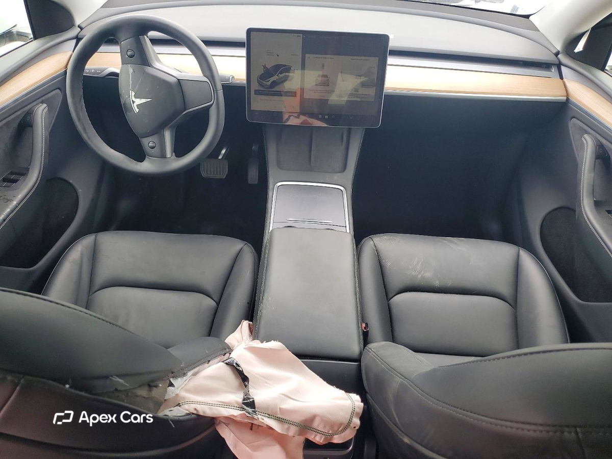 Tesla Model Y 2025