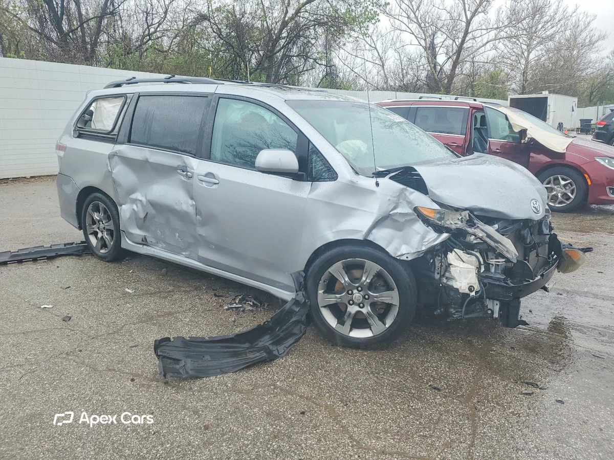 Toyota Sienna 2011