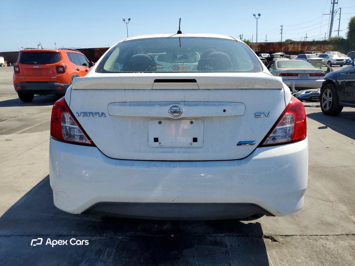 Nissan Versa 2016