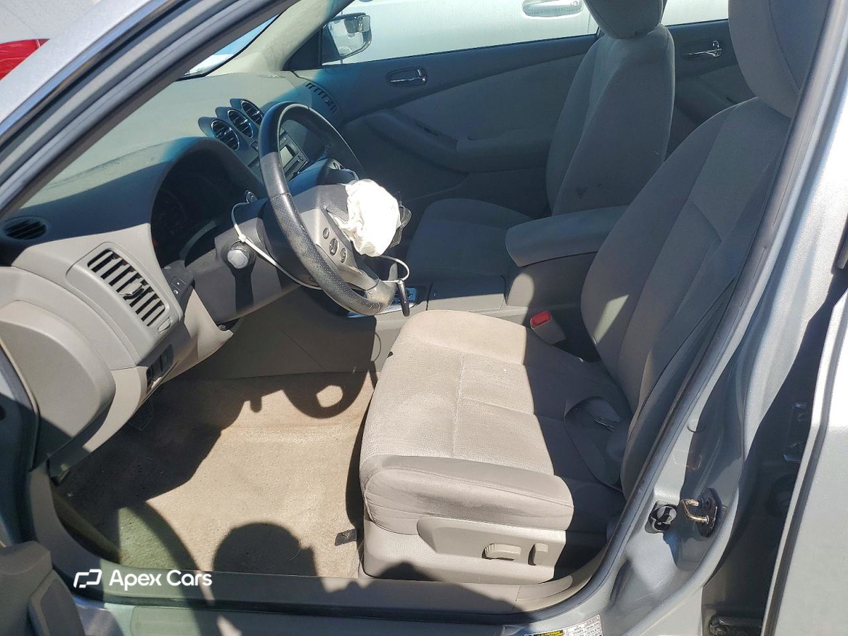 Nissan Altima 2010