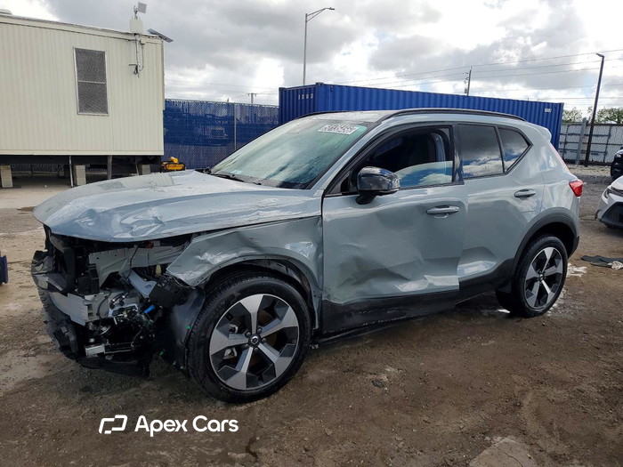 2026 Volvo XC40 - Image 1 of 5