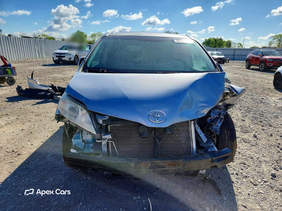 Toyota Sienna 2011