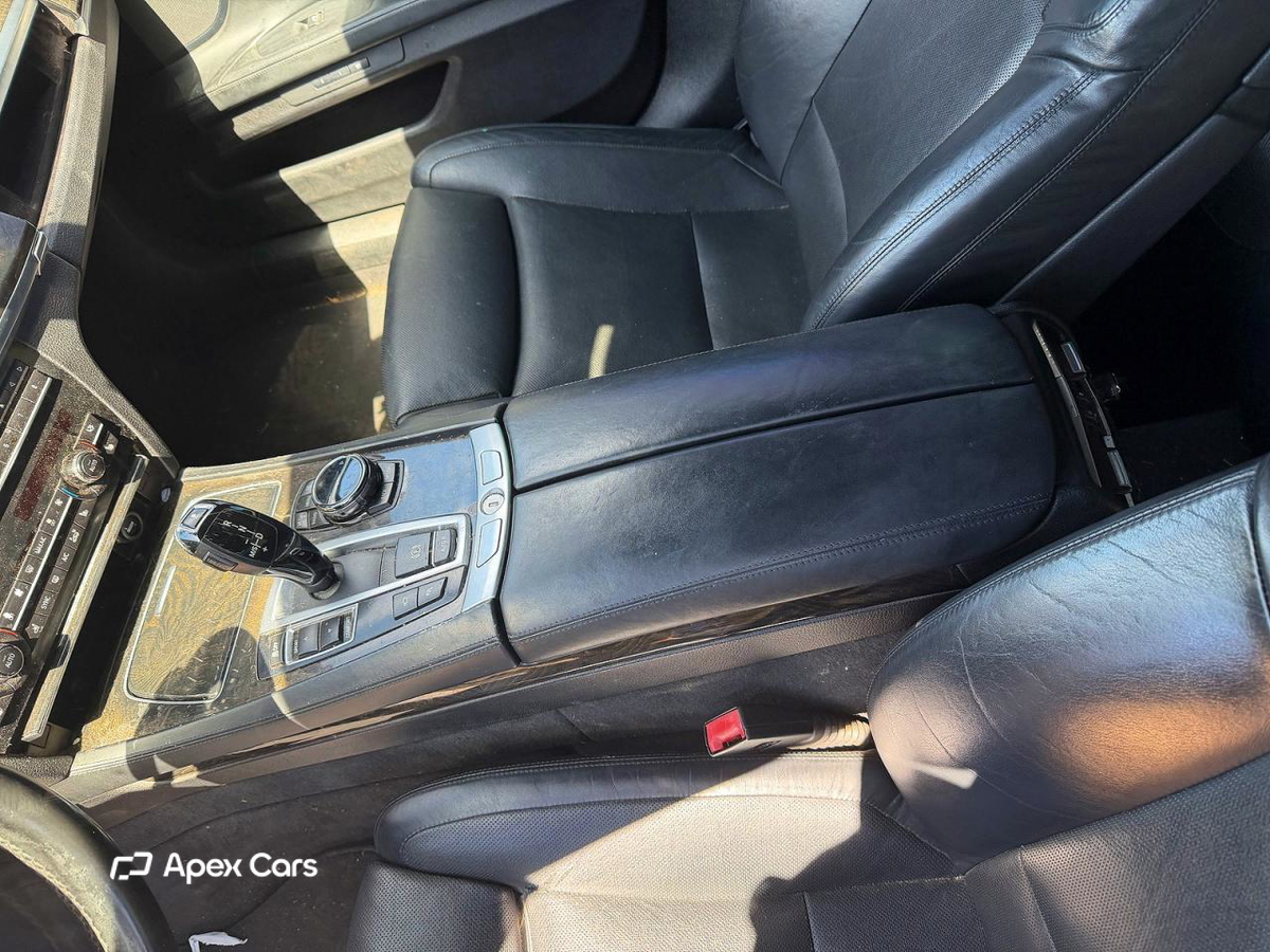 BMW Series 7 2015