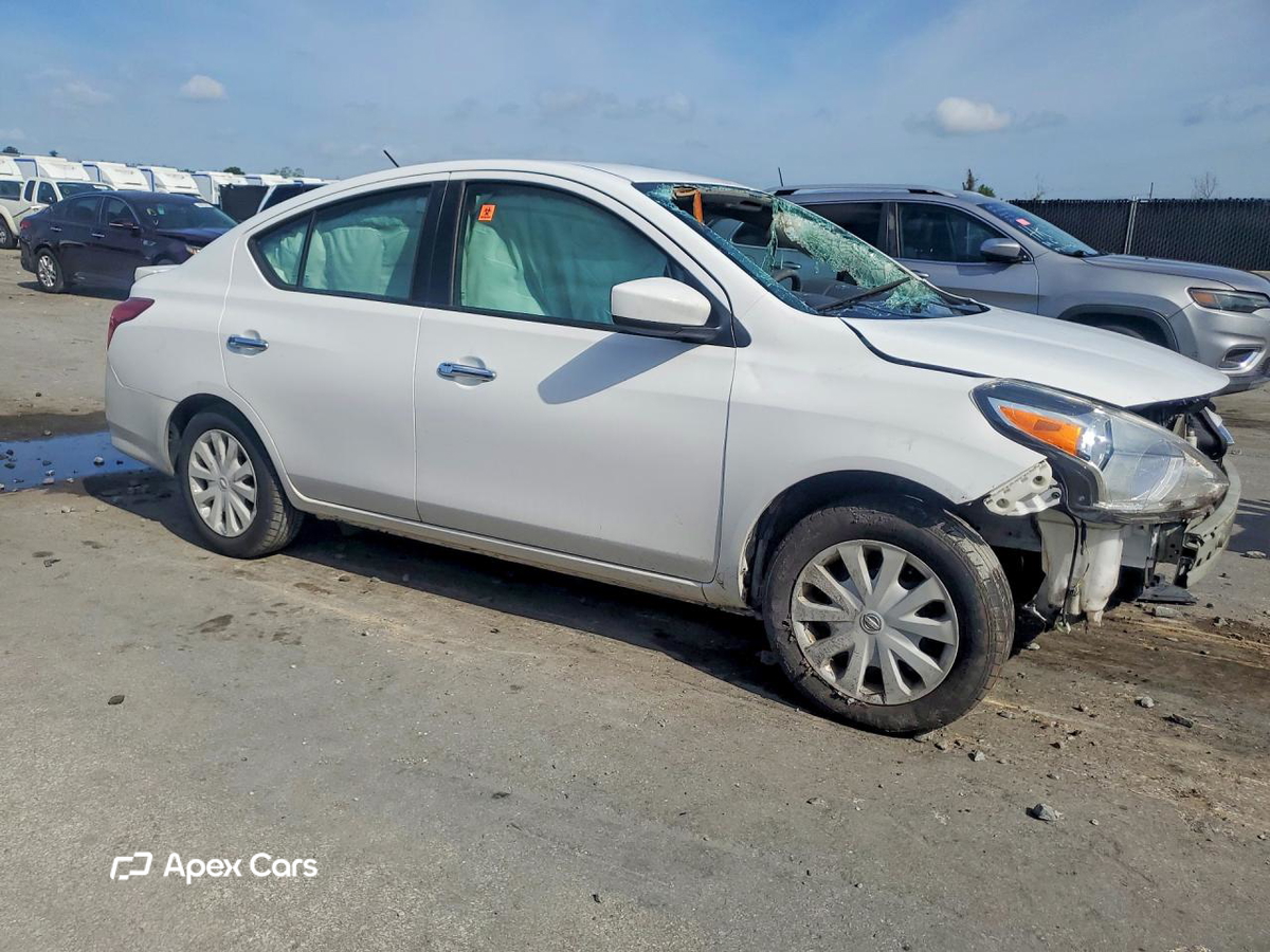 Nissan Versa 2019