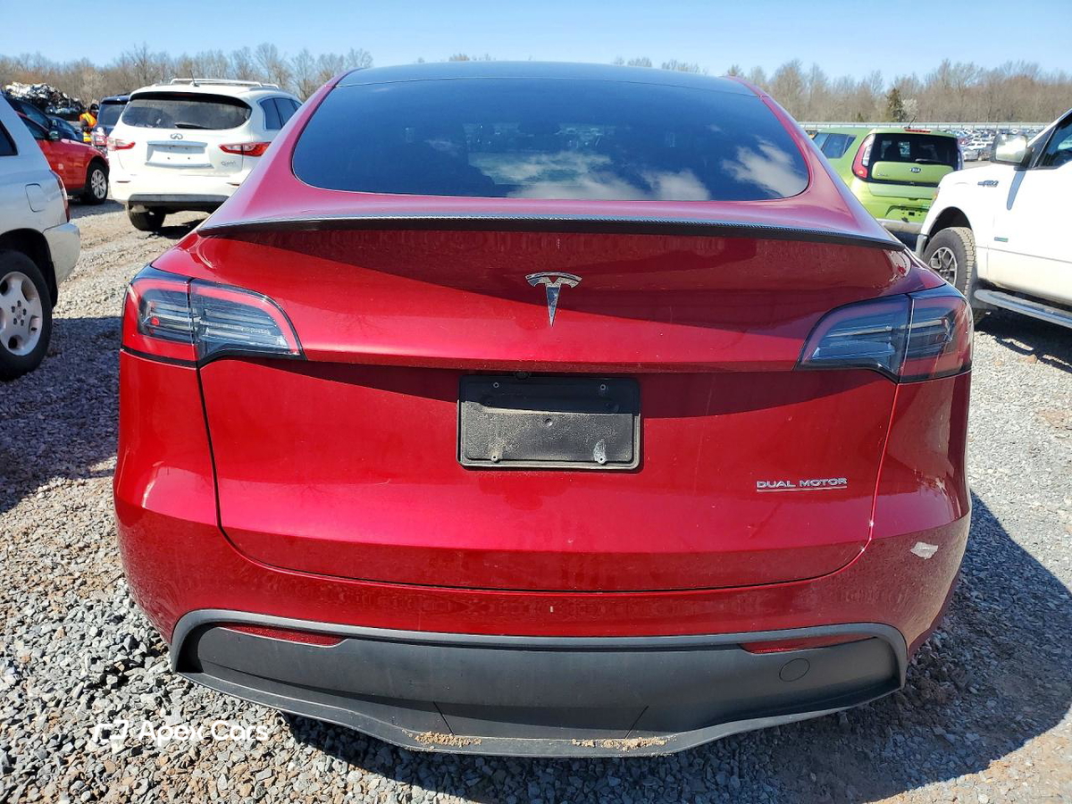 Tesla Model Y 2025