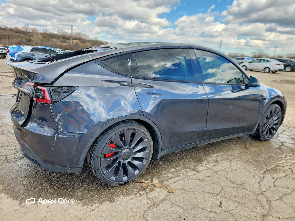 Tesla Model Y 2024
