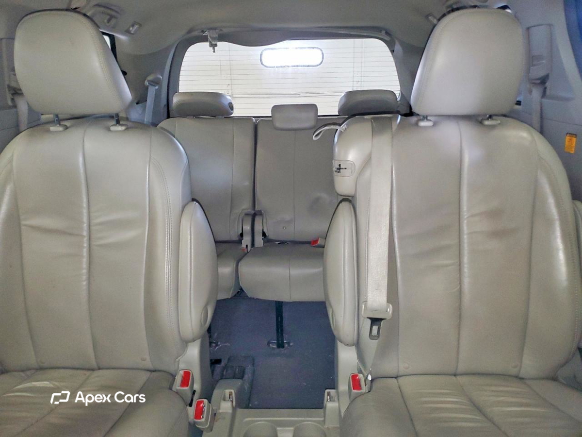 Toyota Sienna 2011