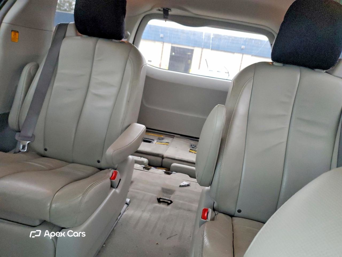 Toyota Sienna 2013