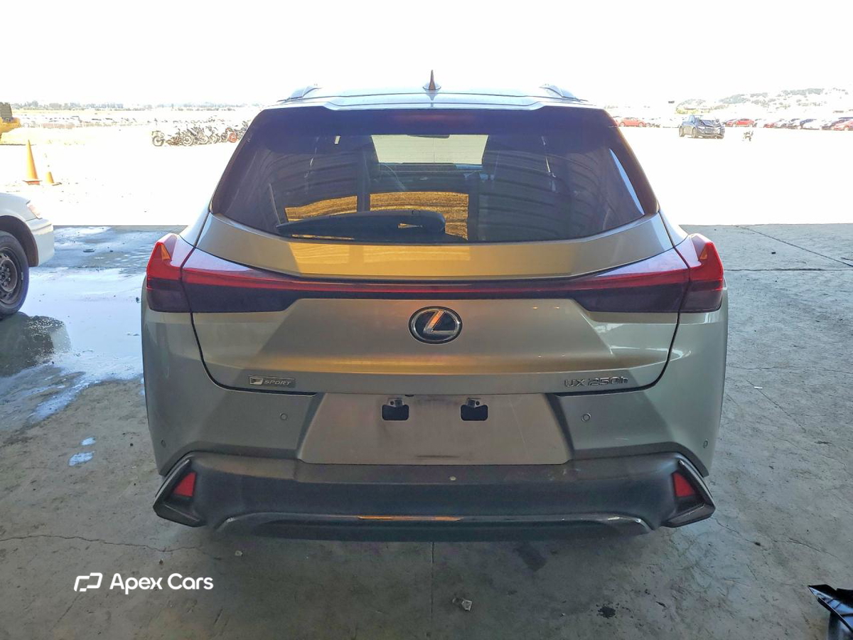 Lexus UX 2021