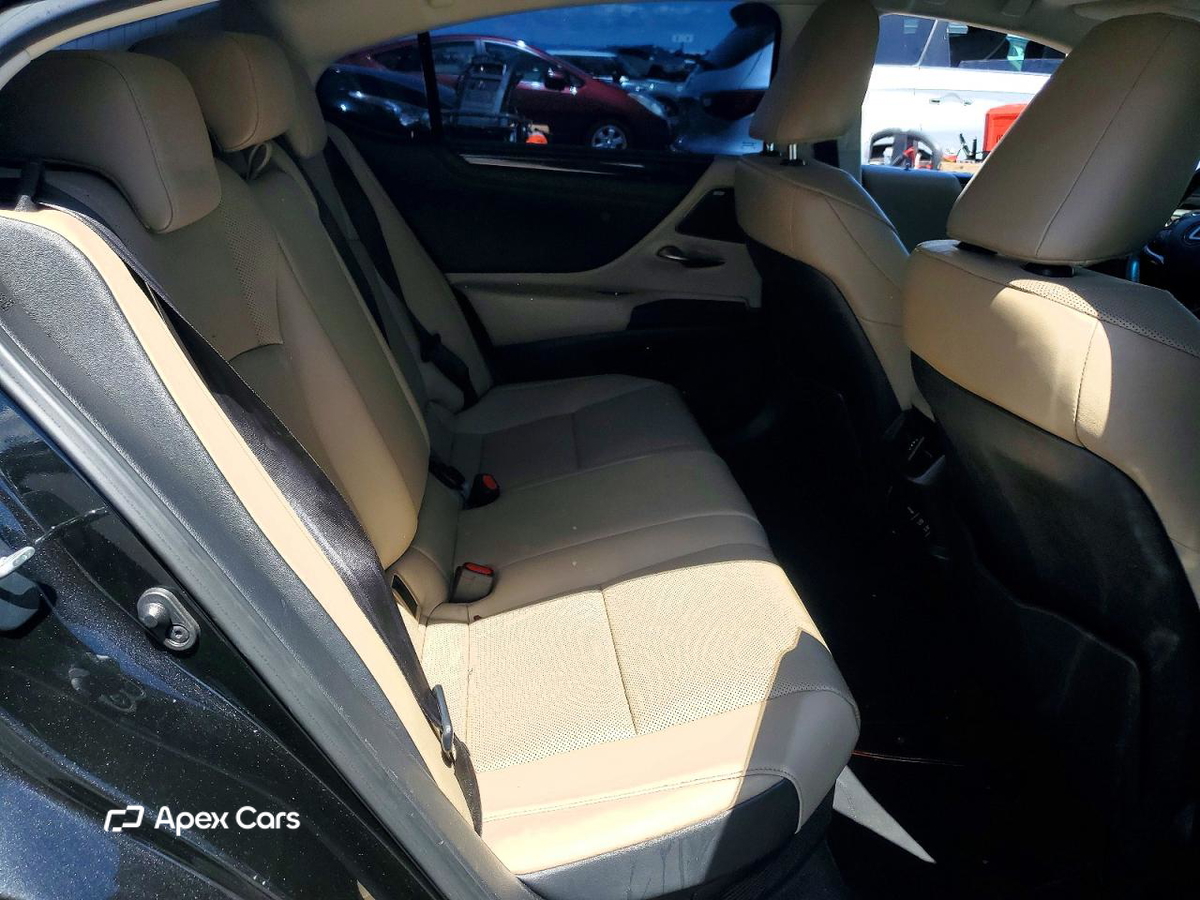 Lexus ES 2020