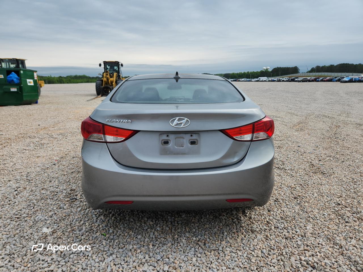 Hyundai Elantra 2012