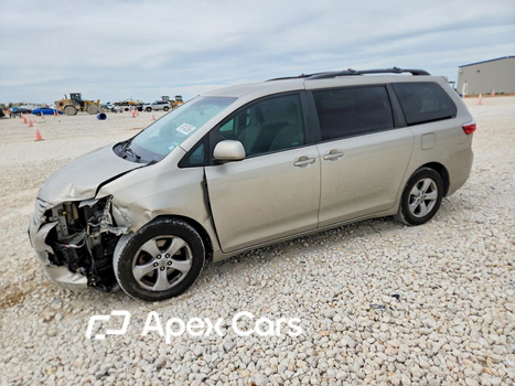 Toyota Sienna 2016 - Image 1 of 14