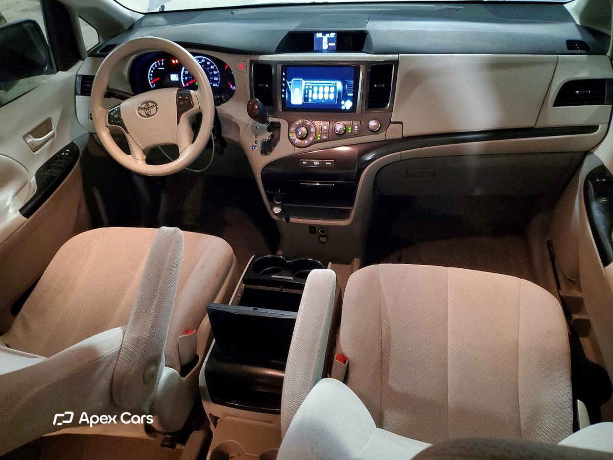Toyota Sienna 2011