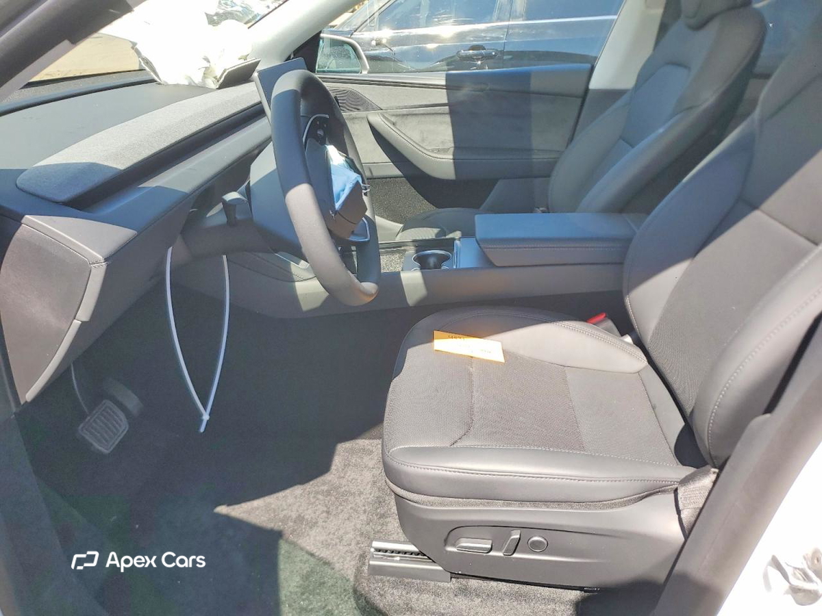 Tesla Model Y 2026