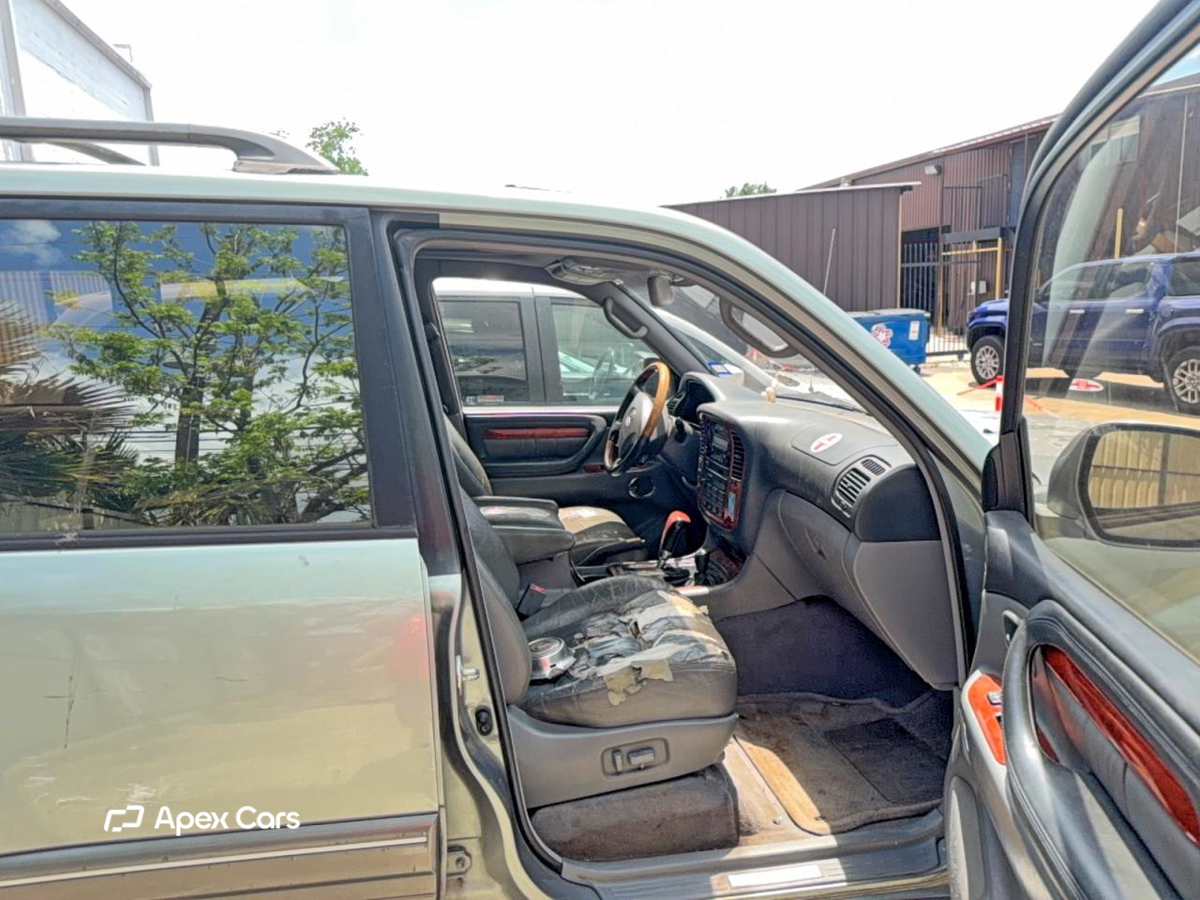 Lexus LX 2001