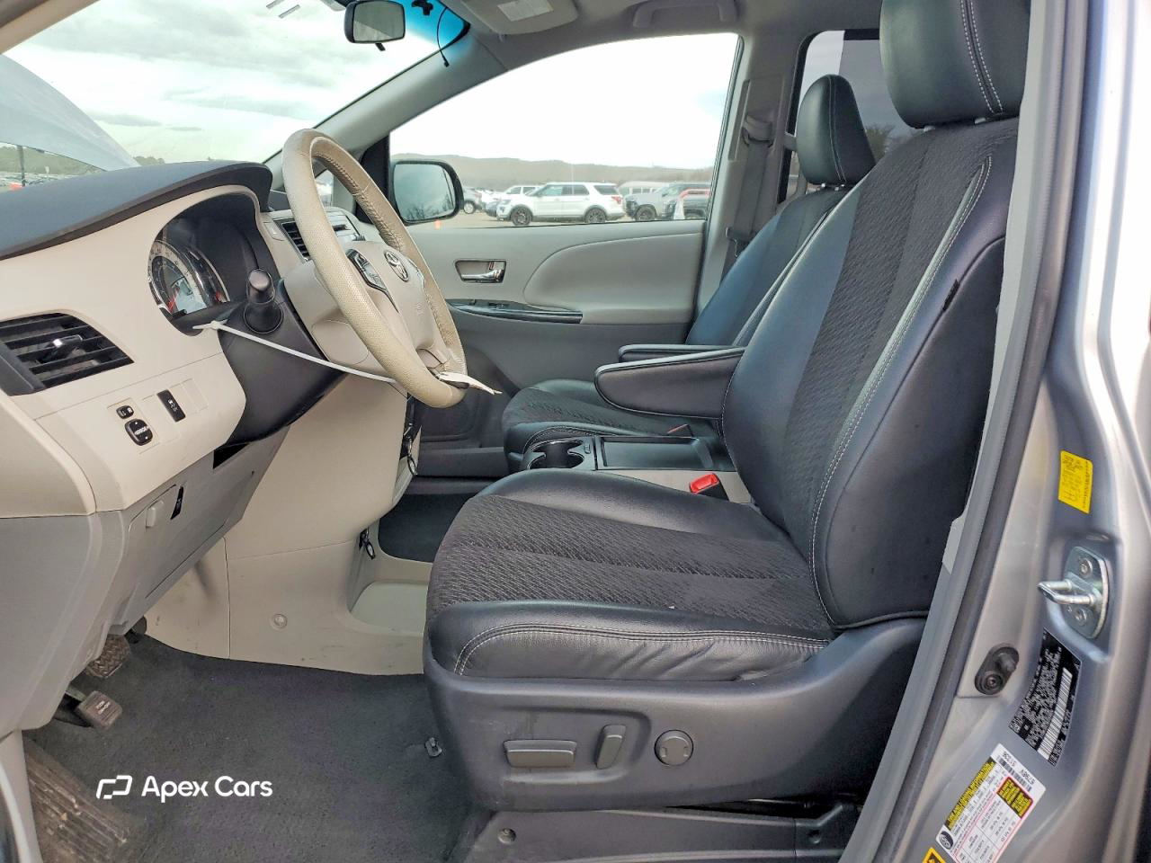 Toyota Sienna 2011