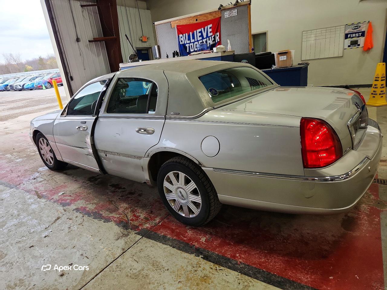 Lincoln Town Car 2004