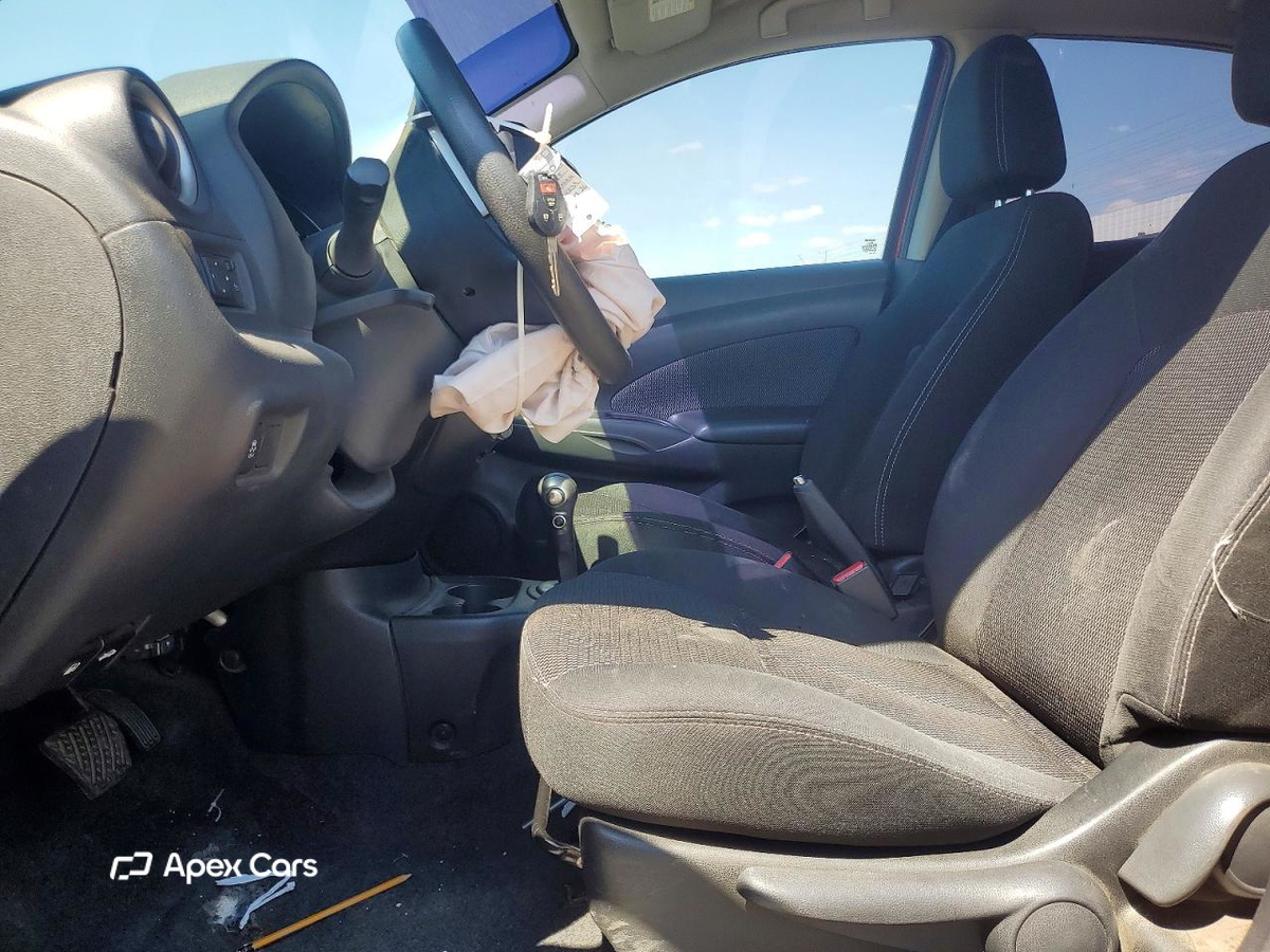 Nissan Versa 2015