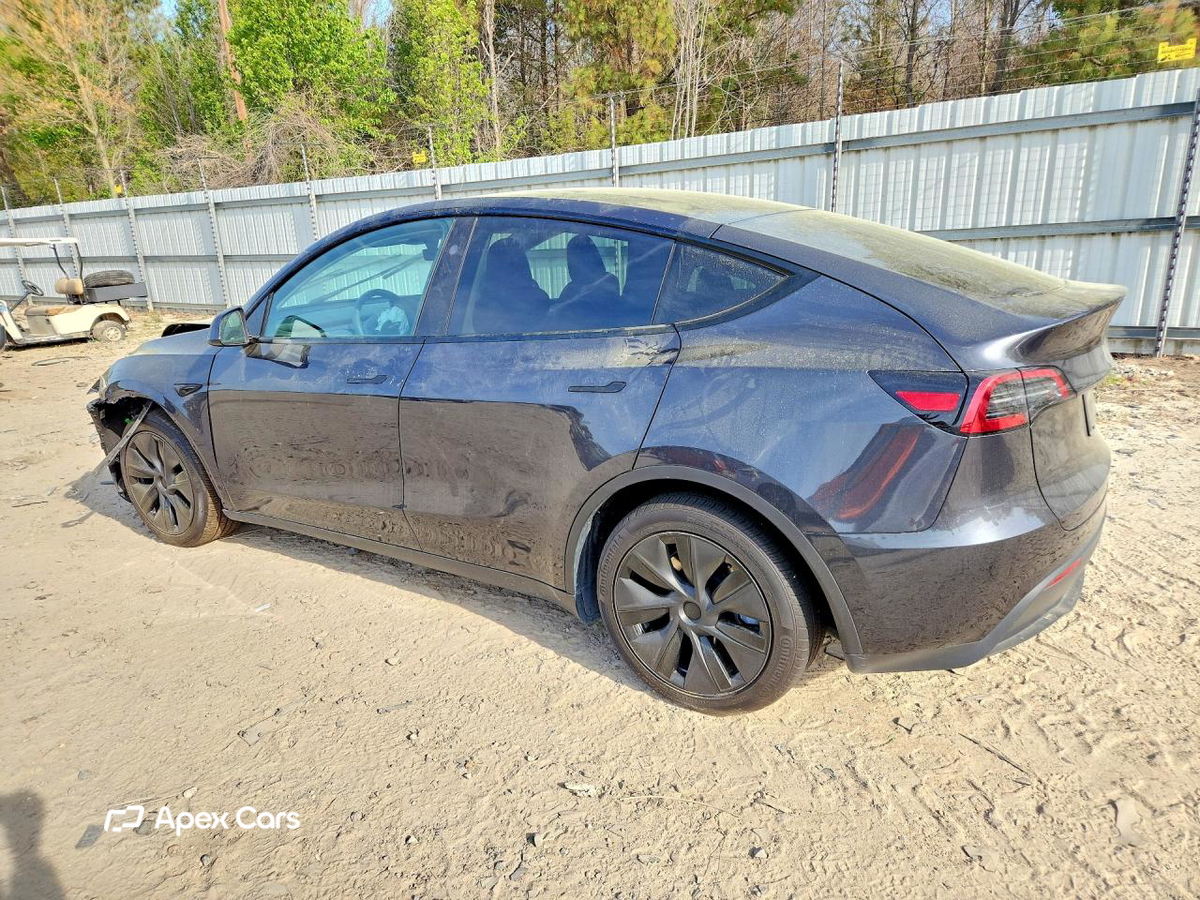 Tesla Model Y 2025