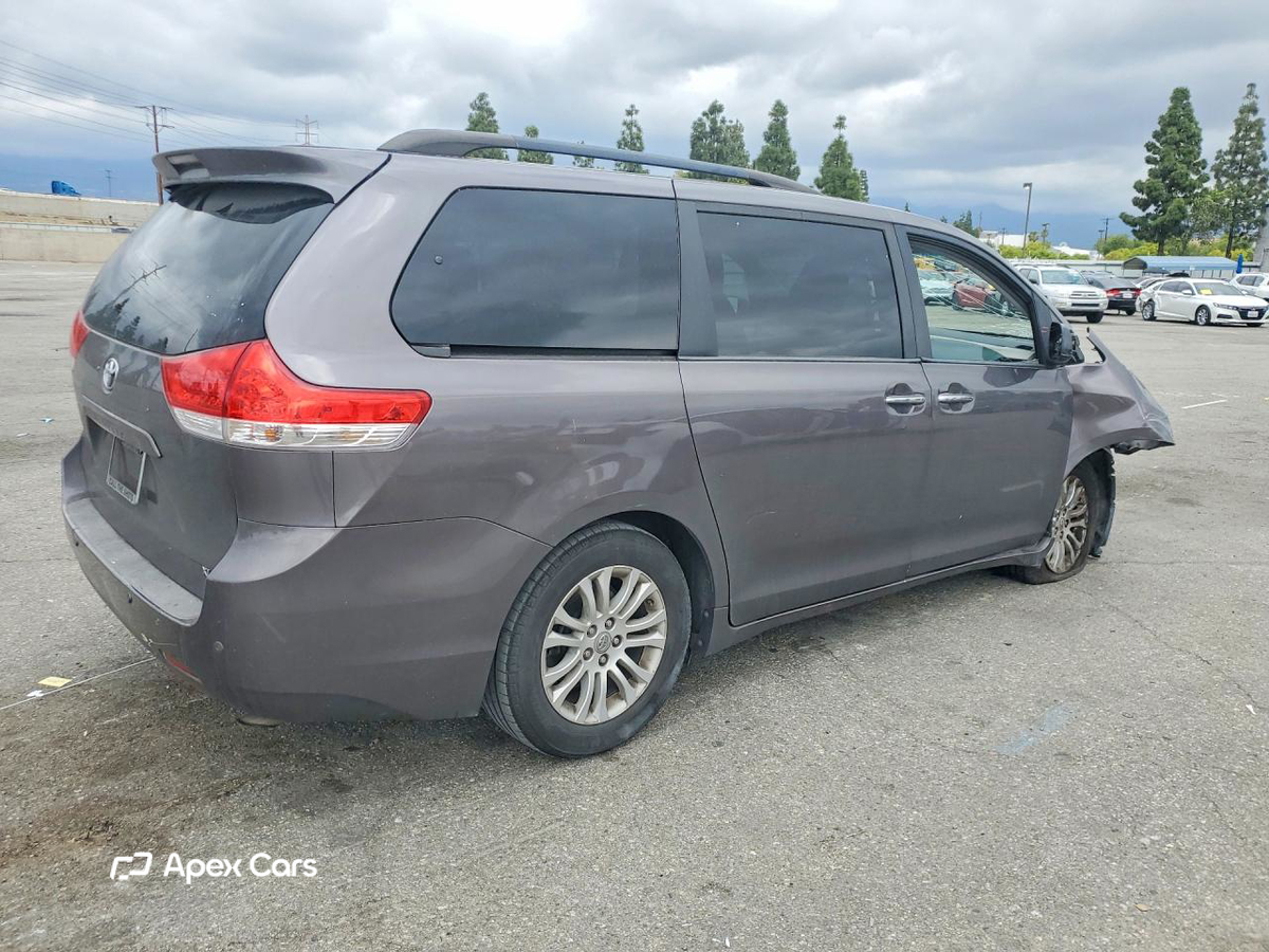 Toyota Sienna 2014