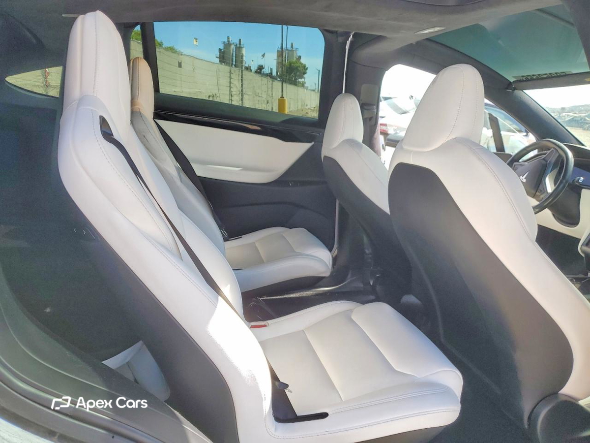 Tesla Model X 2020