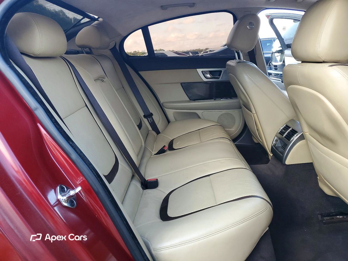 Jaguar XF 2012