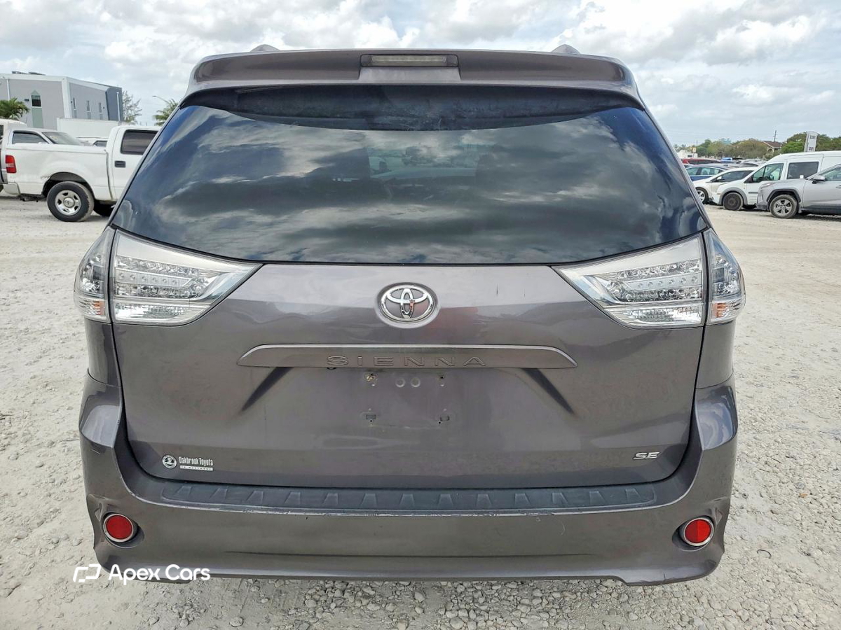 Toyota Sienna 2011