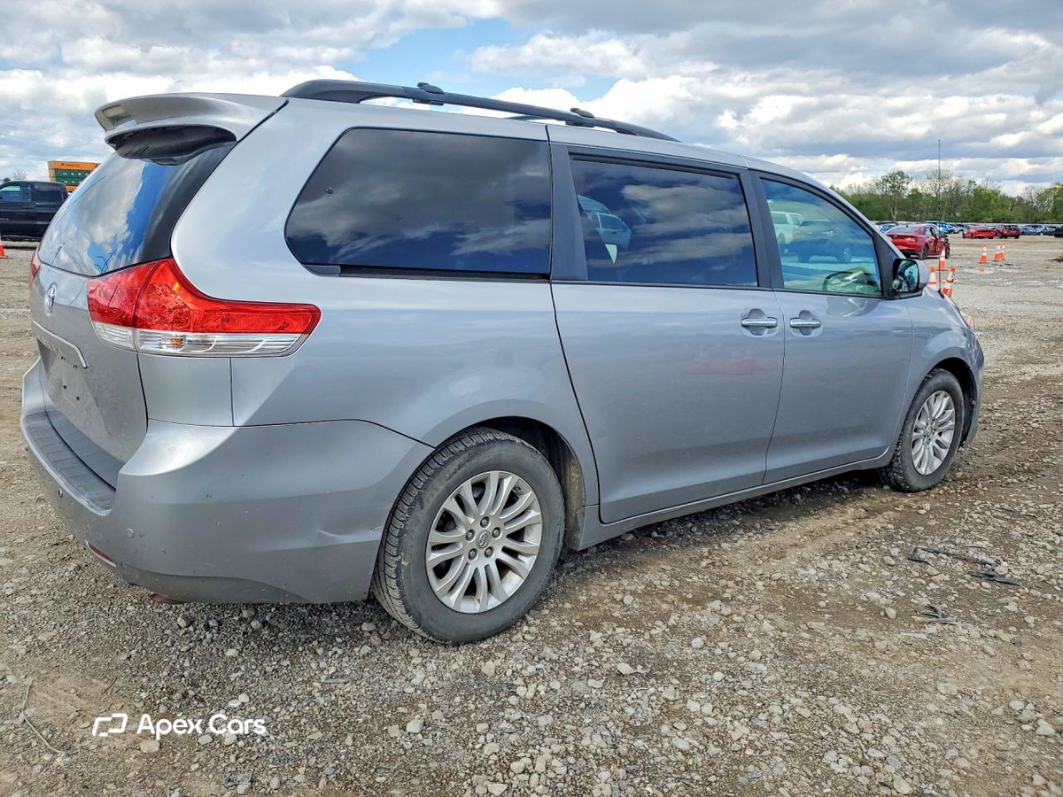 Toyota Sienna 2013