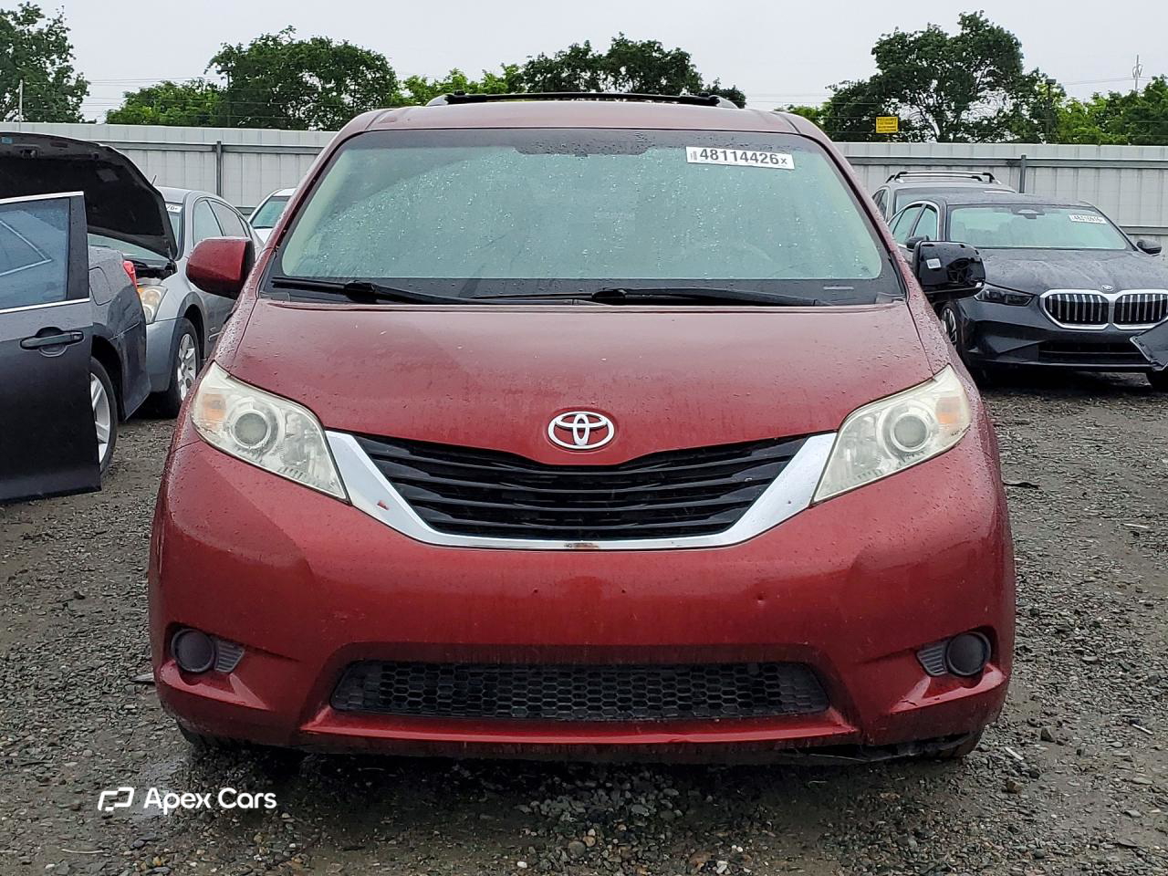 Toyota Sienna 2011