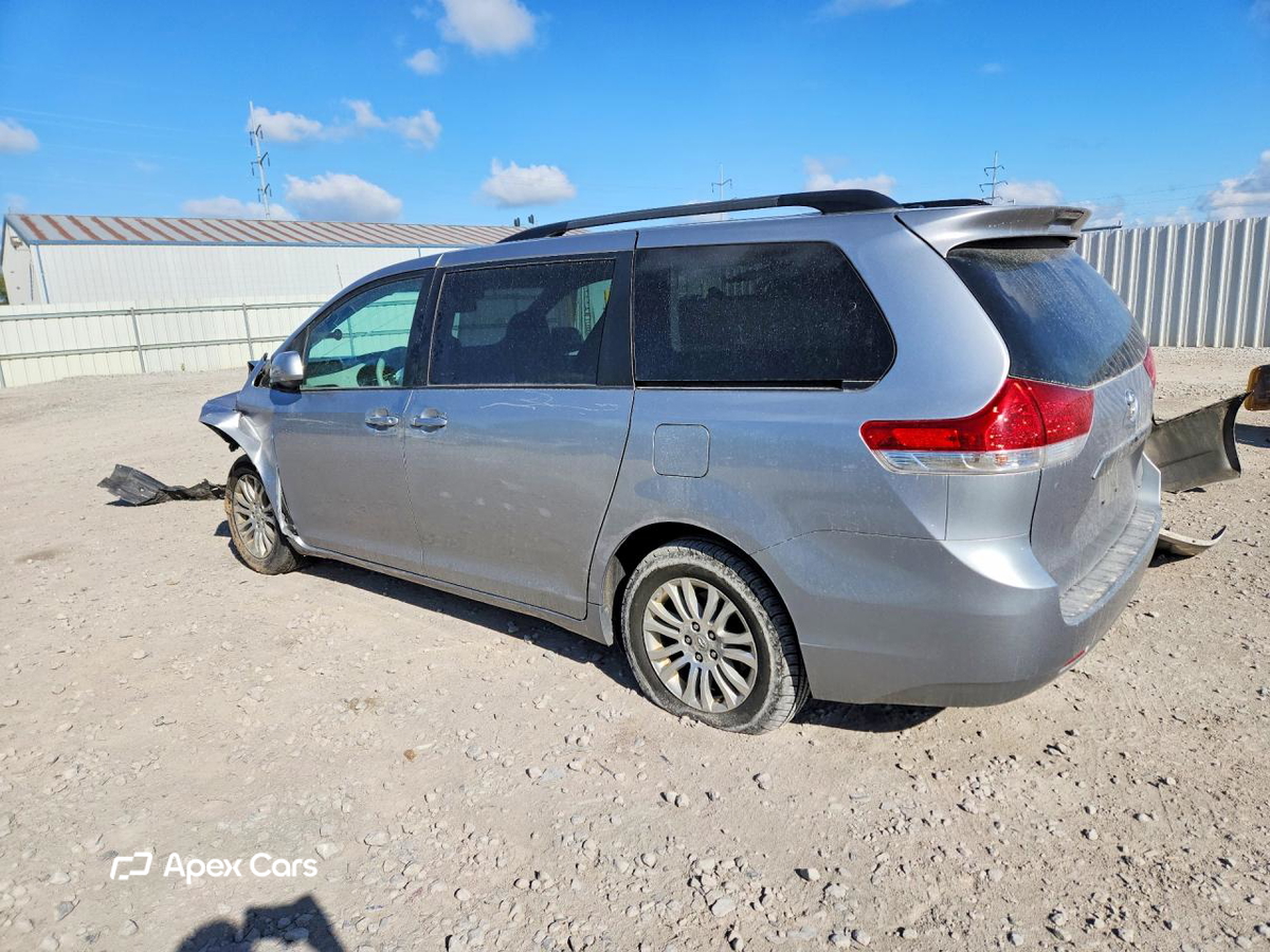 Toyota Sienna 2011