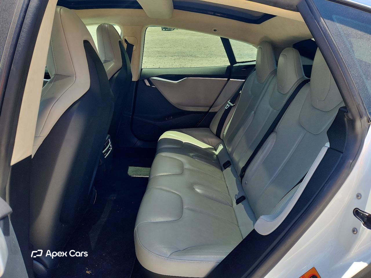Tesla Model S 2015