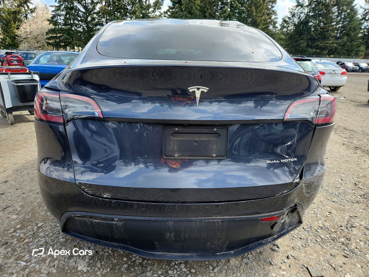 Tesla Model Y 2024