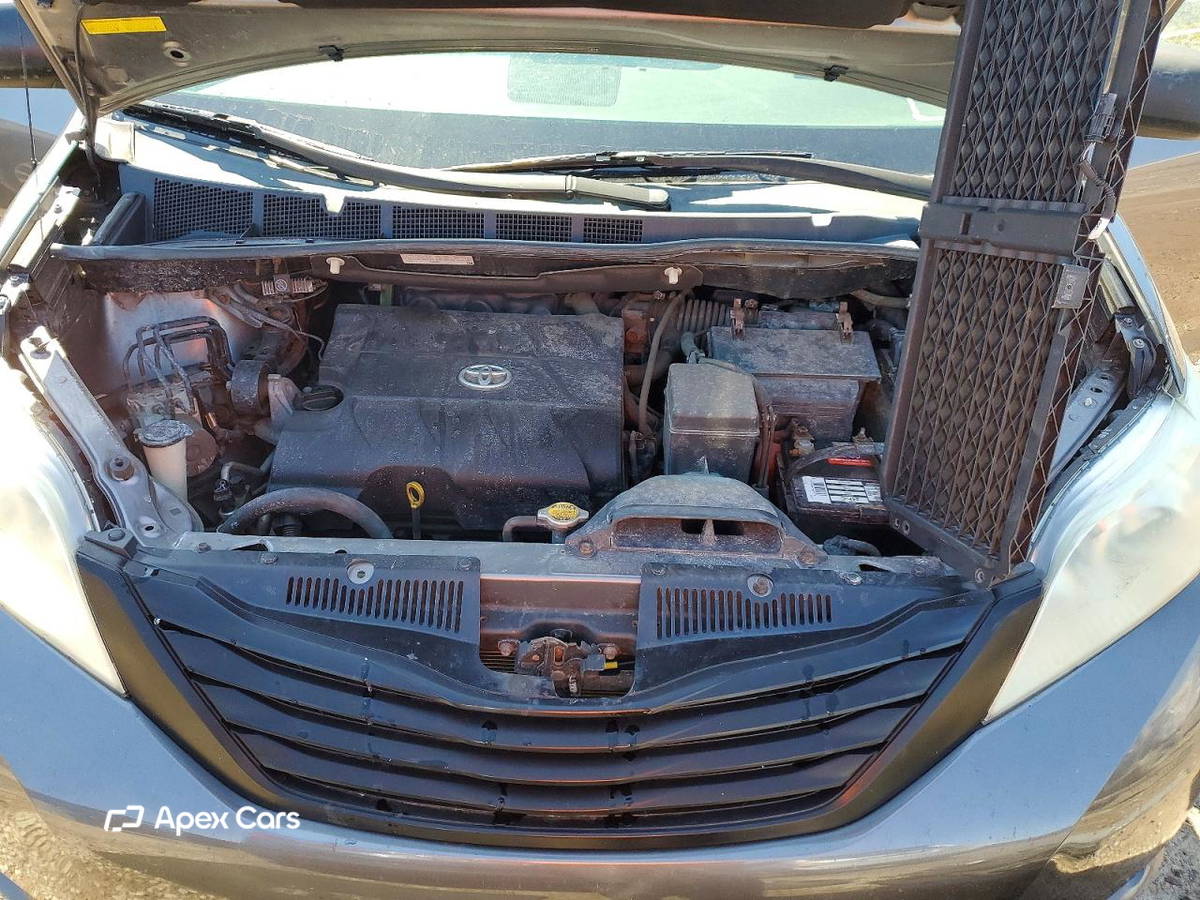 Toyota Sienna 2011