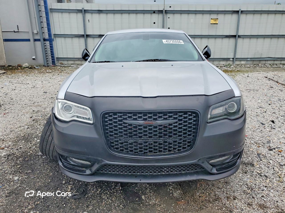 Chrysler 300 2021