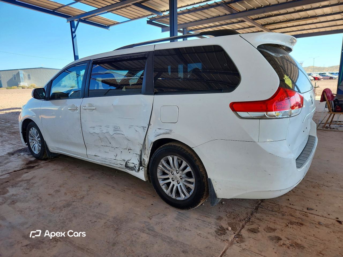 Toyota Sienna 2011
