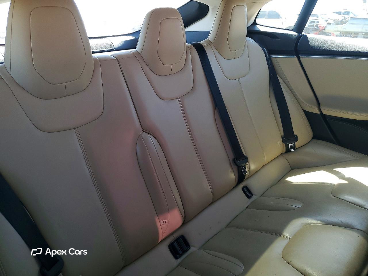 Tesla Model S 2015