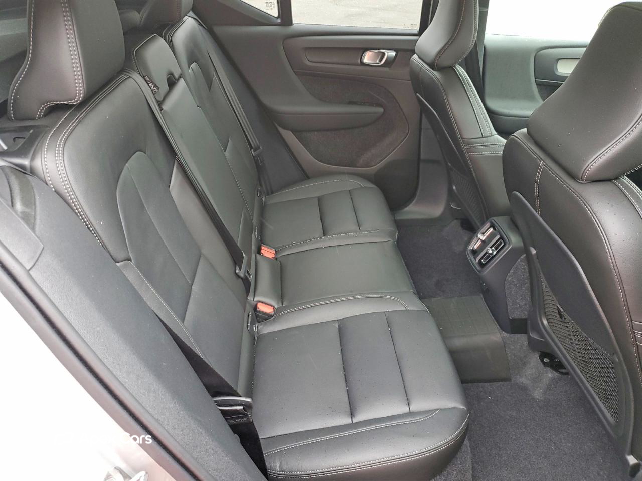 Volvo XC40 2025