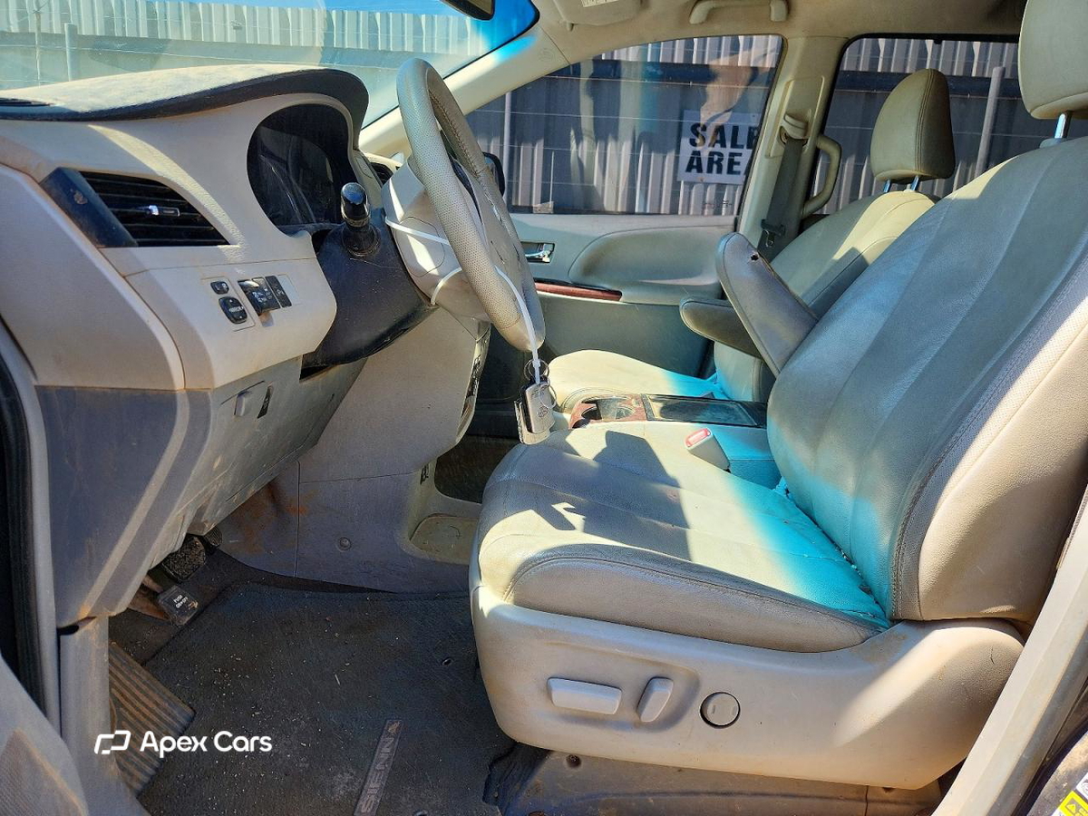 Toyota Sienna 2012
