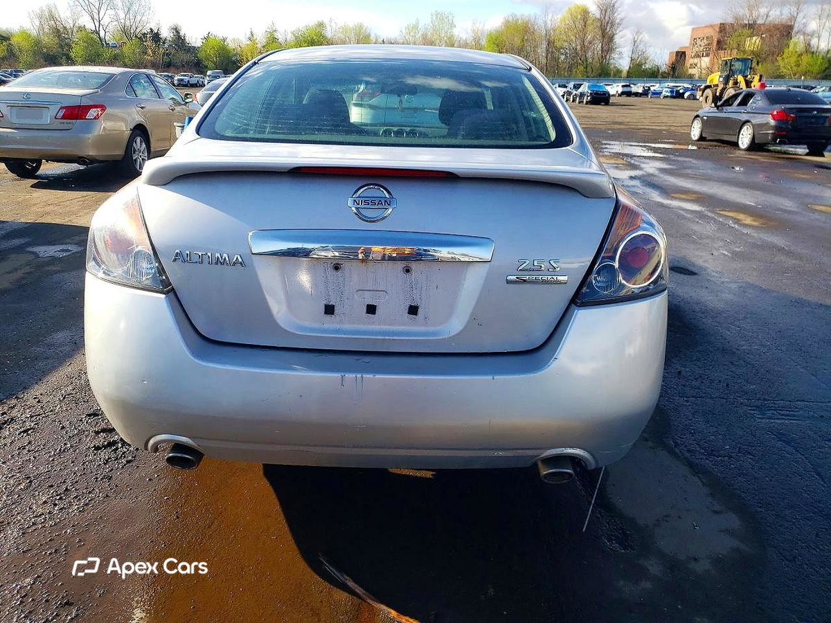 Nissan Altima 2011