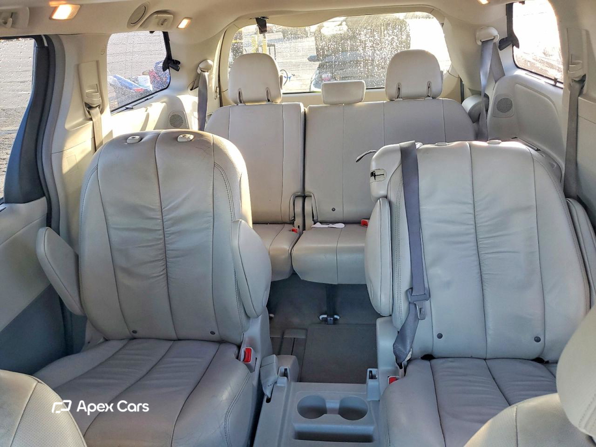 Toyota Sienna 2011