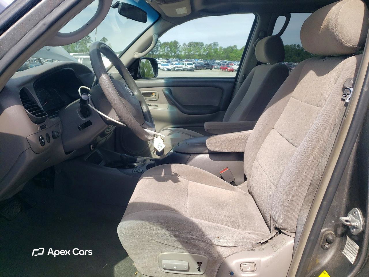 Toyota Sequoia 2004