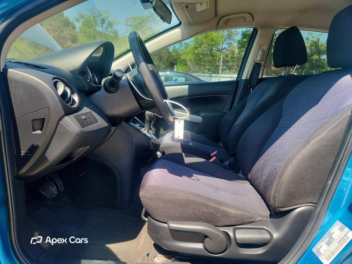 Mazda 2 2012