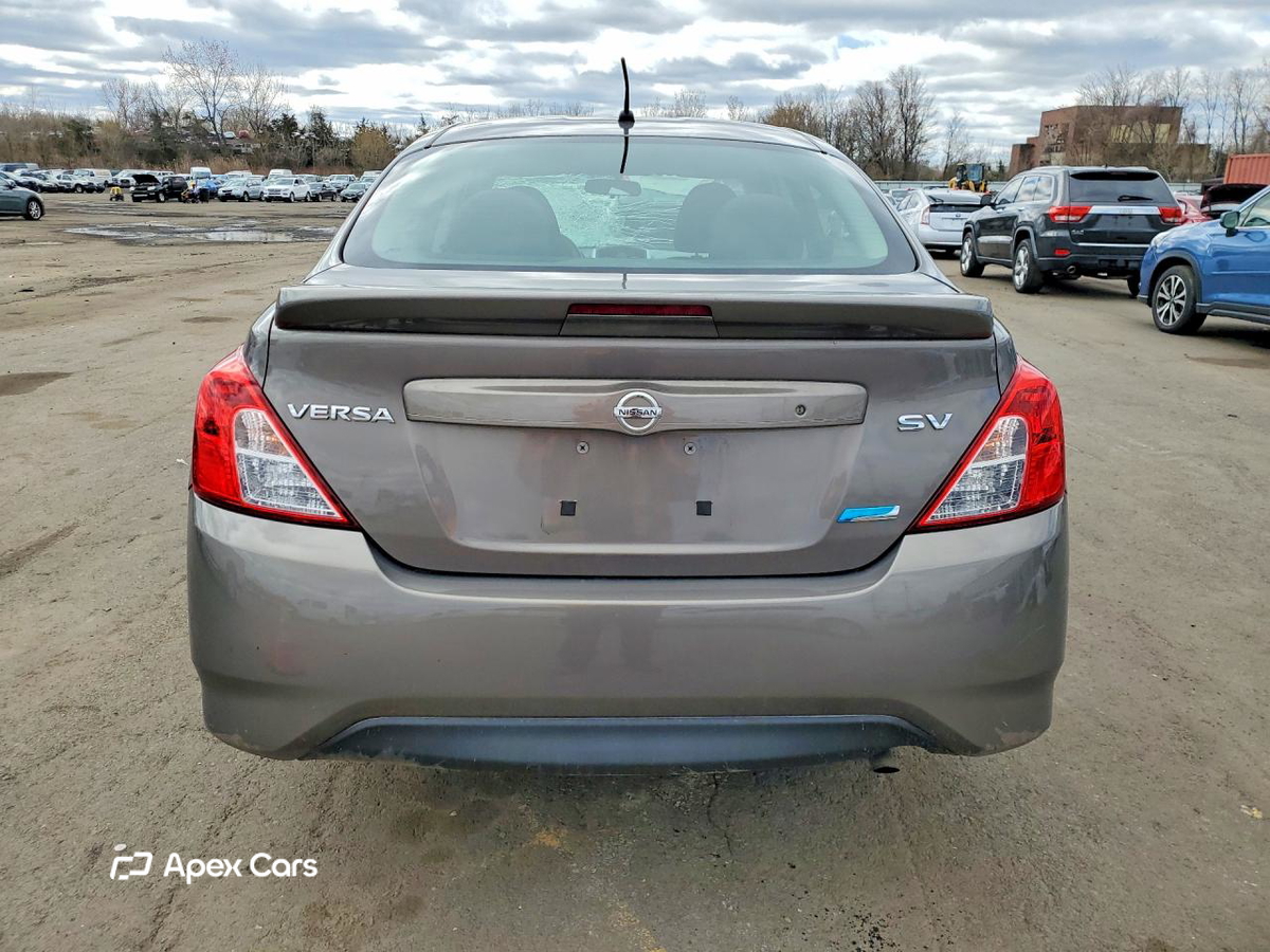 Nissan Versa 2015