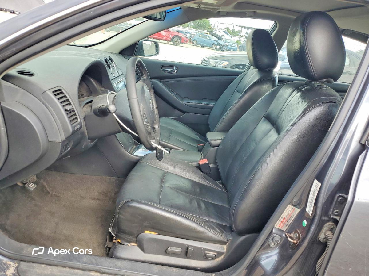 Nissan Altima 2010