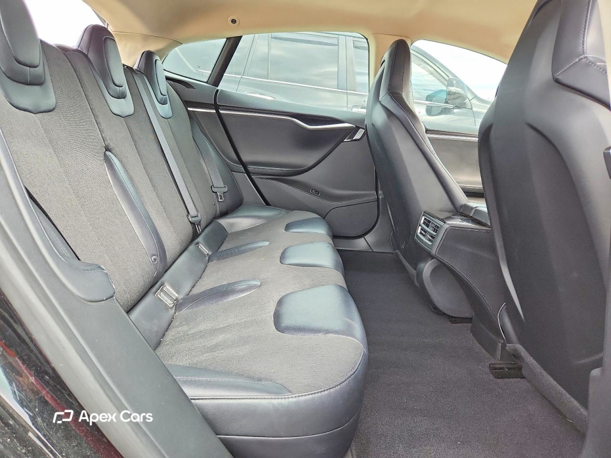 Tesla Model S 2014