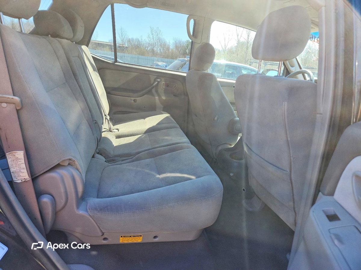 Toyota Sequoia 2005