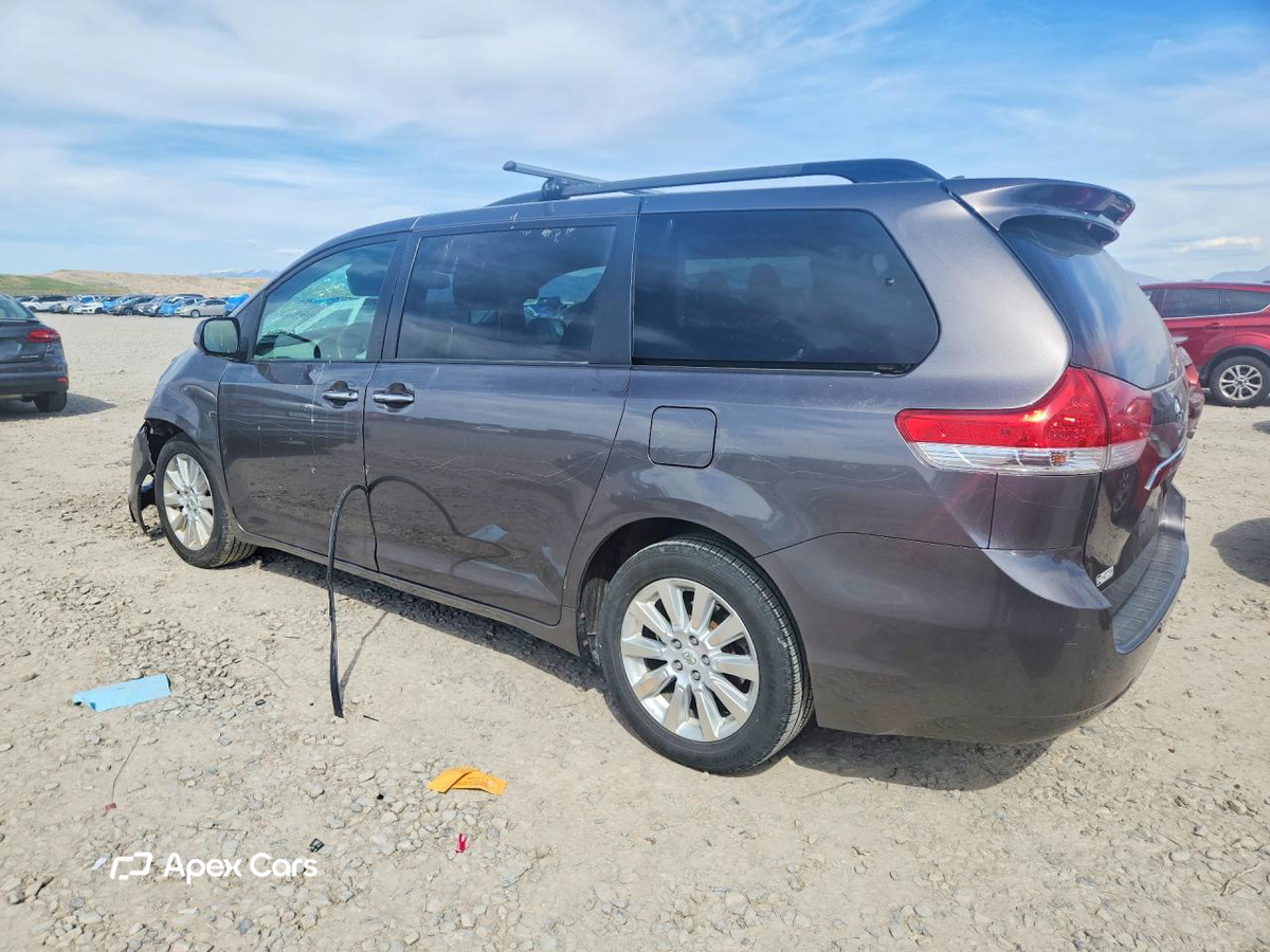 Toyota Sienna 2011