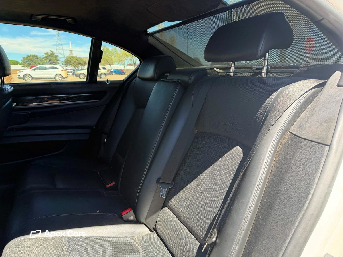 BMW Series 7 2015